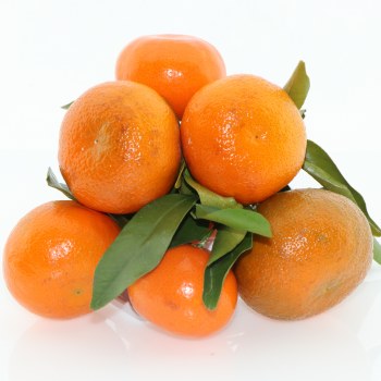 Stem And Leaf Tangerines - HarvesTime Foods